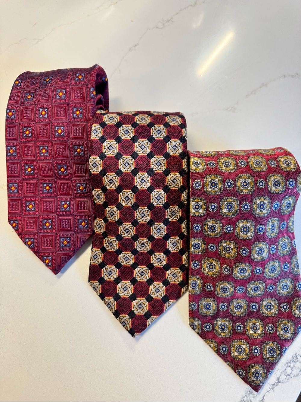 Classic Men's Burgundy Patterned Silk Tie